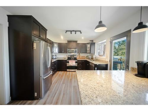 36 Anderson Crescent, Cranbrook, BC - Indoor Photo Showing Kitchen With Double Sink