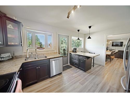 36 Anderson Crescent, Cranbrook, BC - Indoor Photo Showing Kitchen