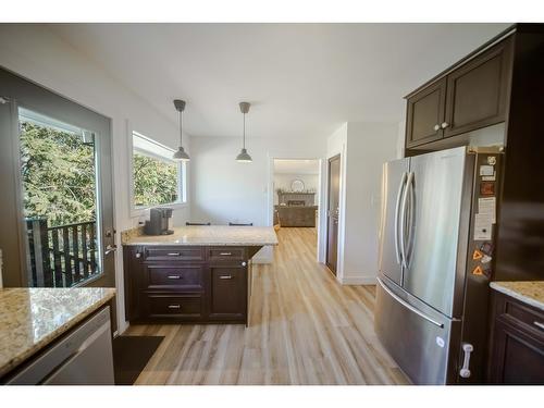 36 Anderson Crescent, Cranbrook, BC - Indoor Photo Showing Kitchen