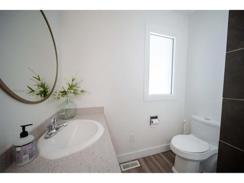 36 Anderson Crescent, Cranbrook, BC - Indoor Photo Showing Bathroom