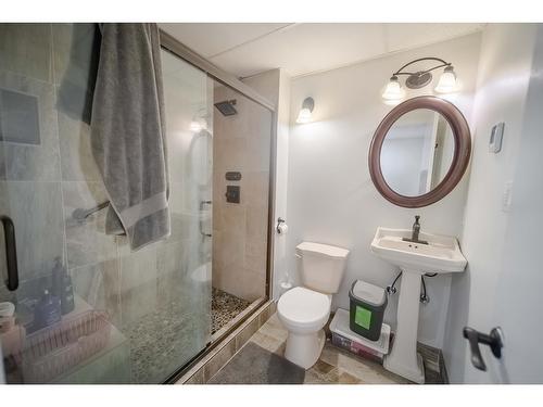 36 Anderson Crescent, Cranbrook, BC - Indoor Photo Showing Bathroom