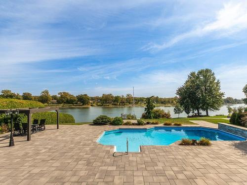 Vue sur l'eau - 16700 Ch. St-Roch, Sorel-Tracy, QC - Outdoor With In Ground Pool With View