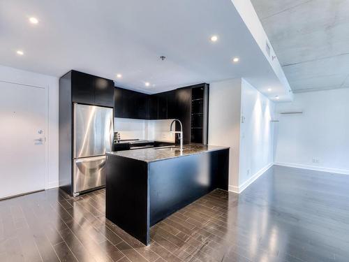 Cuisine - 902-170 Rue Rioux, Montréal (Le Sud-Ouest), QC - Indoor Photo Showing Kitchen With Double Sink With Upgraded Kitchen