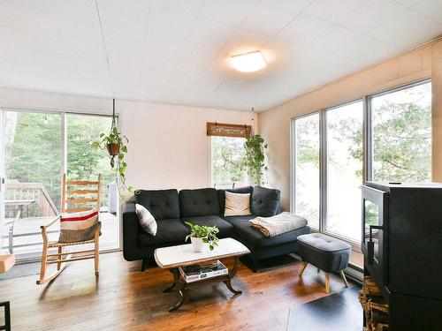 Living room - 1994 Mtée Des Quatre-Lacs, Saint-Adolphe-D'Howard, QC - Indoor Photo Showing Living Room