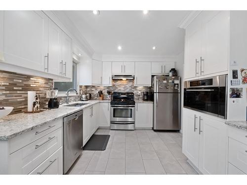 20784 48 Avenue, Langley, BC - Indoor Photo Showing Kitchen With Upgraded Kitchen