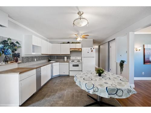 20784 48 Avenue, Langley, BC - Indoor Photo Showing Kitchen