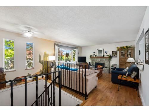 20784 48 Avenue, Langley, BC - Indoor Photo Showing Living Room With Fireplace