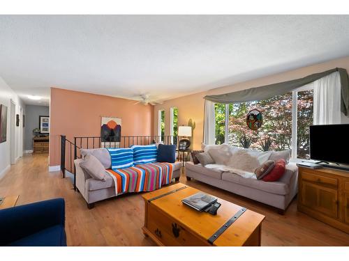 20784 48 Avenue, Langley, BC - Indoor Photo Showing Living Room