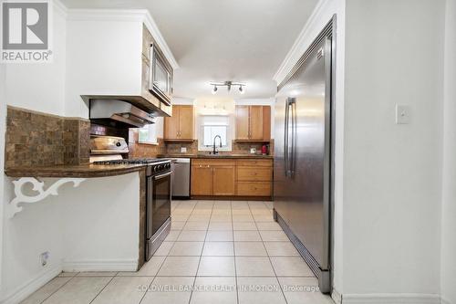 15 St Albans Drive, Halton Hills, ON - Indoor Photo Showing Kitchen