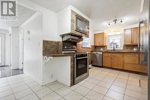 15 St Albans Drive, Halton Hills, ON - Indoor Photo Showing Kitchen