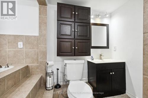 15 St Albans Drive, Halton Hills, ON - Indoor Photo Showing Bathroom