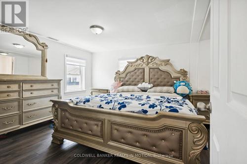 15 St Albans Drive, Halton Hills, ON - Indoor Photo Showing Bedroom