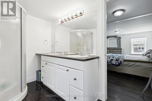 15 St Albans Drive, Halton Hills, ON - Indoor Photo Showing Bathroom