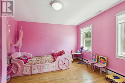 15 St Albans Drive, Halton Hills, ON - Indoor Photo Showing Bedroom