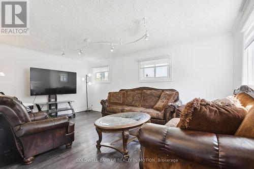 15 St Albans Drive, Halton Hills, ON - Indoor Photo Showing Living Room