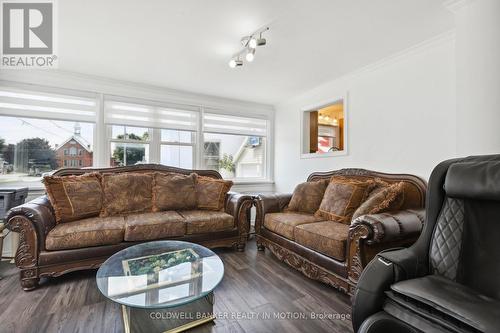 15 St Albans Drive, Halton Hills, ON - Indoor Photo Showing Living Room