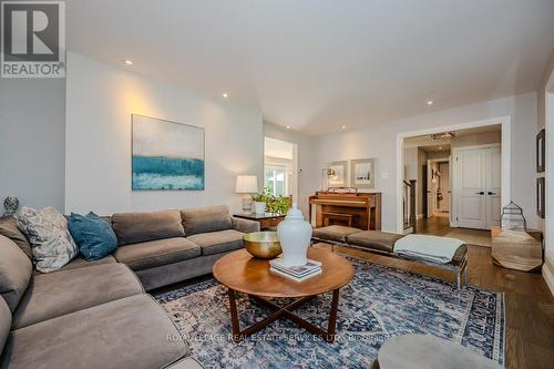 1460 Albion Avenue, Oakville, ON - Indoor Photo Showing Living Room