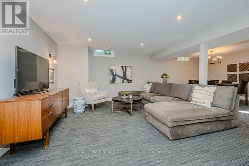 1460 Albion Avenue, Oakville, ON - Indoor Photo Showing Living Room