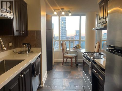 2408 - 400 Webb Drive, Mississauga (City Centre), ON - Indoor Photo Showing Kitchen