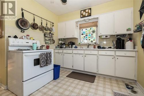 956 Prado Place, Windsor, ON - Indoor Photo Showing Kitchen