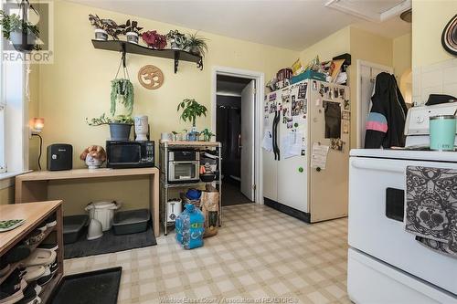 956 Prado Place, Windsor, ON - Indoor Photo Showing Kitchen