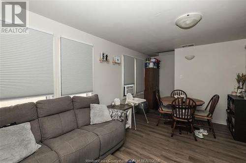 956 Prado Place, Windsor, ON - Indoor Photo Showing Living Room