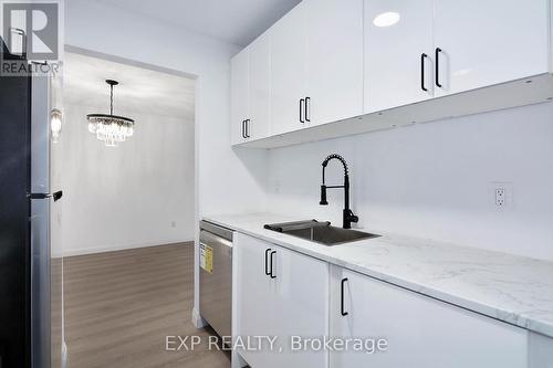 57 - 144 Conway Drive, London, ON - Indoor Photo Showing Kitchen