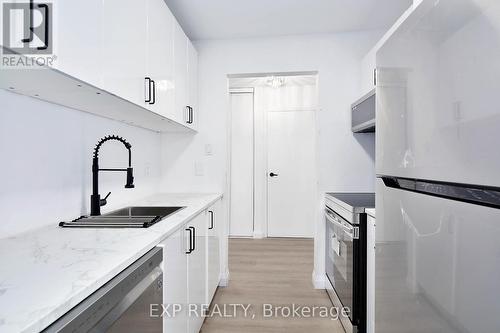 57 - 144 Conway Drive, London, ON - Indoor Photo Showing Kitchen