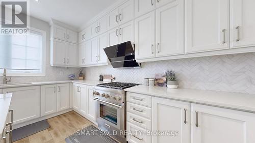 70 William Durie Way, Toronto (Newtonbrook West), ON - Indoor Photo Showing Kitchen With Upgraded Kitchen