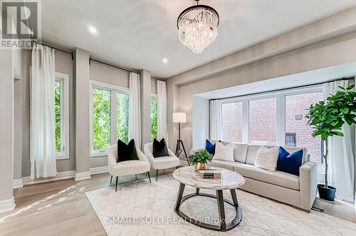 2 Oriole Road, Toronto, ON - Indoor Photo Showing Living Room