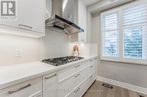 2 Oriole Road, Toronto, ON - Indoor Photo Showing Kitchen With Upgraded Kitchen