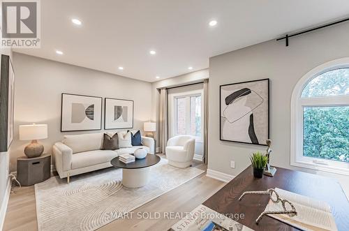 2 Oriole Road, Toronto, ON - Indoor Photo Showing Living Room