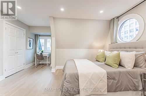 2 Oriole Road, Toronto (Yonge-St. Clair), ON - Indoor Photo Showing Bedroom