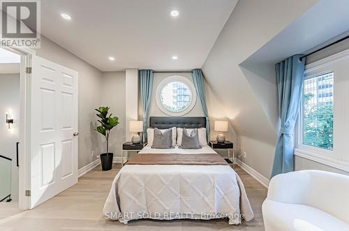 2 Oriole Road, Toronto (Yonge-St. Clair), ON - Indoor Photo Showing Bedroom