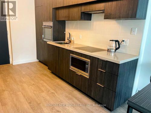 510 - 8 Eglinton Avenue E, Toronto, ON - Indoor Photo Showing Kitchen