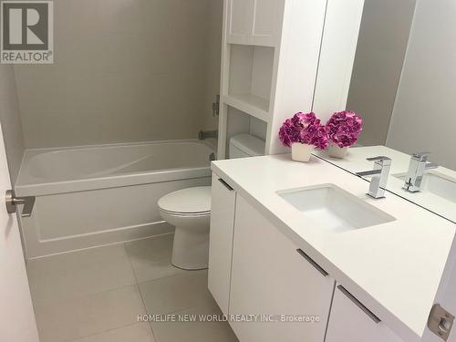 510 - 8 Eglinton Avenue E, Toronto, ON - Indoor Photo Showing Bathroom