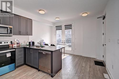 35 - 99 Roger Street, Waterloo, ON - Indoor Photo Showing Kitchen With Double Sink