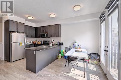 35 - 99 Roger Street, Waterloo, ON - Indoor Photo Showing Kitchen