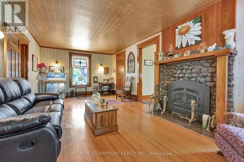 254 Western Avenue, Norfolk, ON - Indoor Photo Showing Living Room With Fireplace