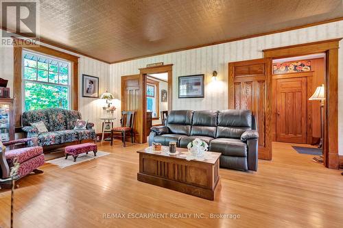 254 Western Avenue, Norfolk, ON - Indoor Photo Showing Living Room