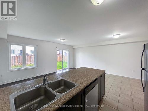 840 Cook Crescent, Shelburne, ON - Indoor Photo Showing Kitchen With Double Sink