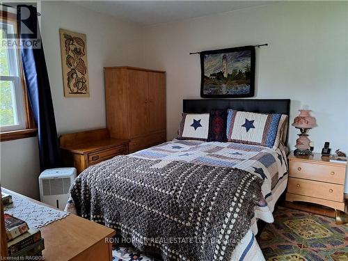 2886 6, Northern Bruce Peninsula, ON - Indoor Photo Showing Bedroom