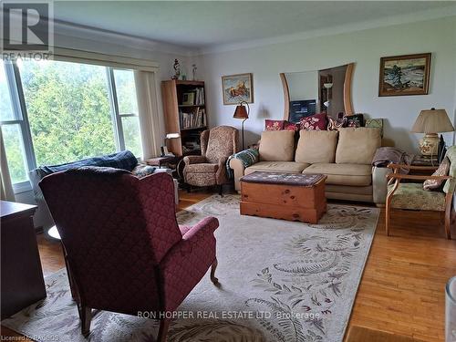 2886 6, Northern Bruce Peninsula, ON - Indoor Photo Showing Living Room