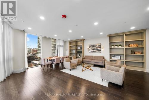 2211 - 20 Bruyeres Mews, Toronto (Niagara), ON - Indoor Photo Showing Living Room