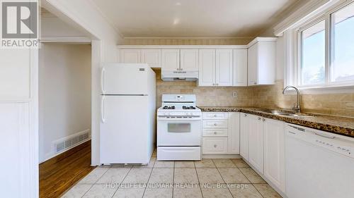 177 Maple Avenue, Richmond Hill, ON - Indoor Photo Showing Kitchen With Double Sink