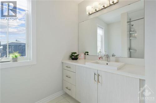 331 Finial Way, Ottawa, ON - Indoor Photo Showing Bathroom