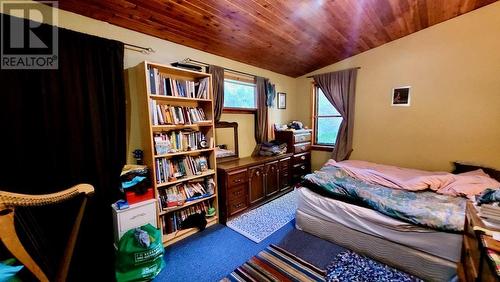 2010 Creek Street, Nelson, BC - Indoor Photo Showing Bedroom