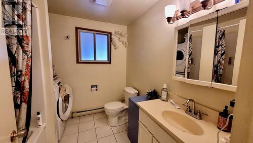 2010 Creek Street, Nelson, BC - Indoor Photo Showing Bathroom