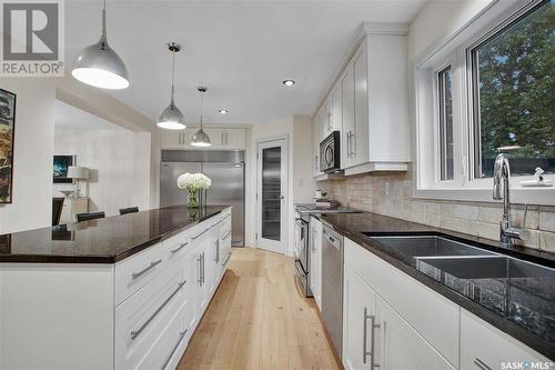 158 Whiteshore Crescent, Saskatoon, SK - Indoor Photo Showing Kitchen With Double Sink With Upgraded Kitchen