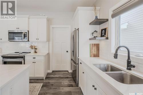 339 Dagnone Crescent, Saskatoon, SK - Indoor Photo Showing Kitchen With Double Sink With Upgraded Kitchen